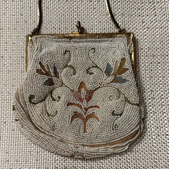 Vintage Handbags - Vintage Beaded Kissing Wallet Clutch Ivory Gold Tone Floral